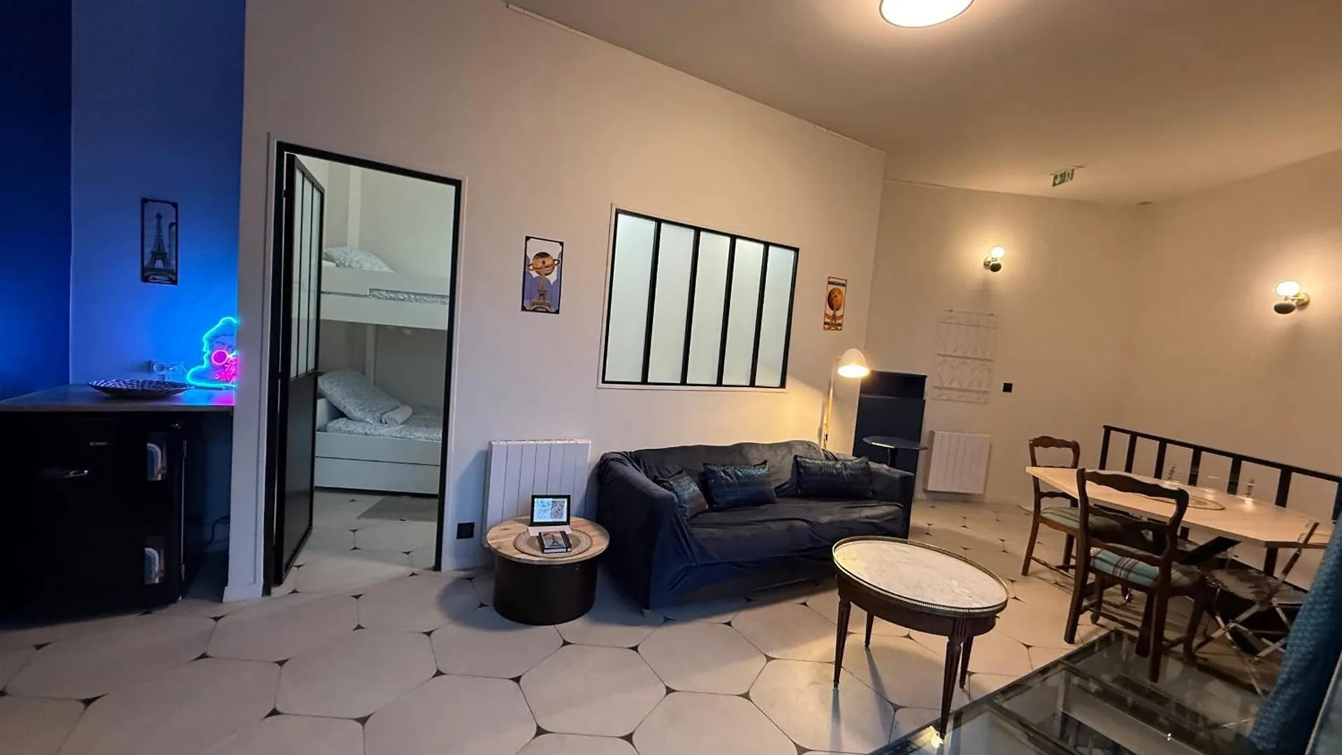 شقة Charming Themed Loft - Paris Cosmic - Paris 18 0*,  فرنسا